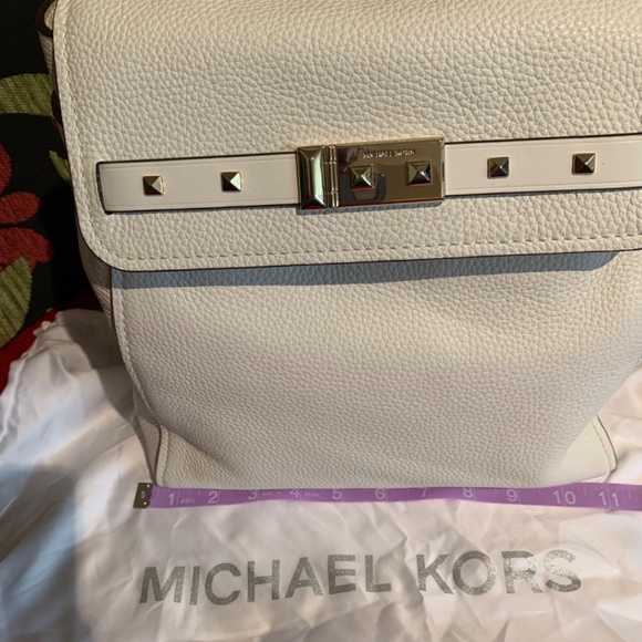 NWHT 🤍Michael Kors Medium Leather Backpack - Picture 5 of 10